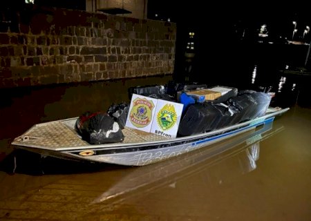 Traficantes tentam levar mercadorias de barco