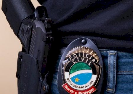 Mulher abandona filhas em casa e vai beber com o namorado em outra cidade