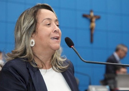 Lia Nogueira estreia com projeto em defesa da mulher