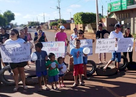 Familiares de vítimas de acidentes fazem protesto em Dourados
