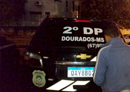 Foragido é preso carregando televisão roubada no Dioclécio