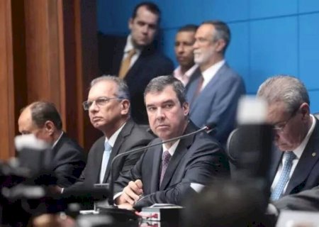 Em posse de deputados, Riedel destaca união acima de divergência ideológica