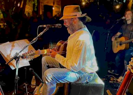 Dourados recebe show gratuito de Almir Sater em aniversário de 30 anos da UEMS