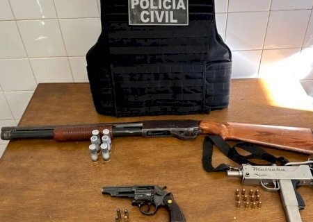 Após tiros, polícia apreende submetralhadora, revólver e espingarda em evento