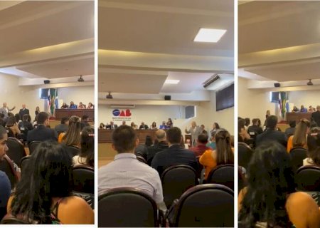 Preterido em mesa, advogado causa tumulto em cerimônia na OAB de Dourados