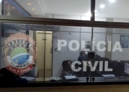Ladrões invadem loja e levam mais de R$ 2 mil em roupas