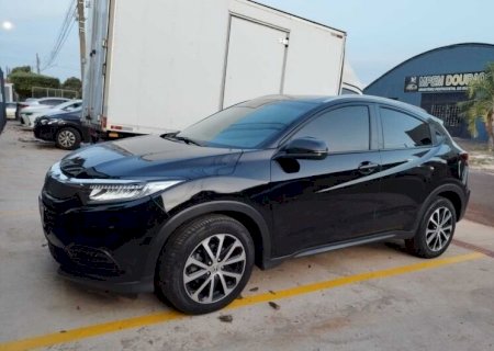 Flagrada com carro roubado, mulher 'inventa história' para polícia e acaba detida