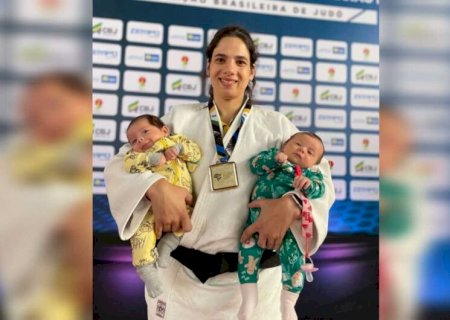 Em meio ao tatame e amamentação, Camila venceu competição 48 dias após parto de gêmeos