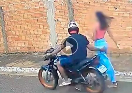 A caminho do mercado, jovem é apalpada por motociclista