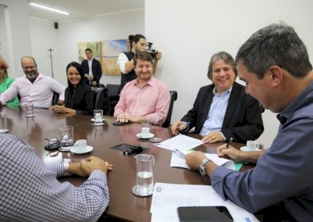Com foco no planejamento de 2023, governador assina primeiro contrato de gestão com a Segov