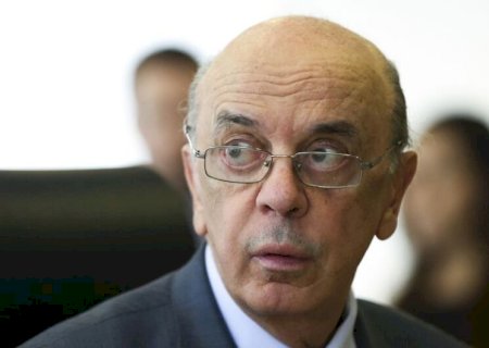 José Serra é internado em SP para realizar cirurgia na coluna