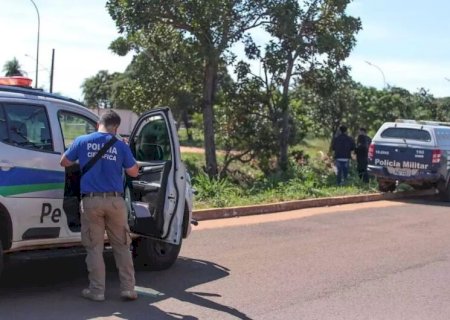 Corpo carbonizado é encontrado por trabalhadores de limpeza urbana