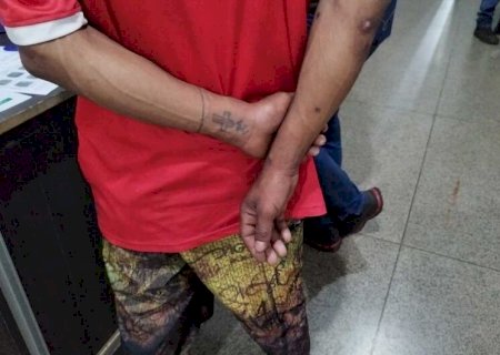 Homem é flagrado tentando entrar com drogas no semiaberto