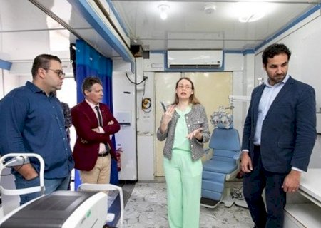 UFGD repassa Caminhão Oftalmológico para Prefeitura