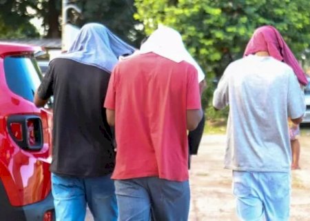 Suspeitos de espancar vizinho até a morte se apresentam à polícia