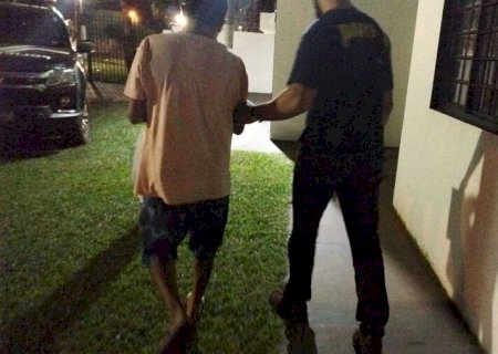 Polícia cumpre mandado, localiza drogas e dinheiro enterrados