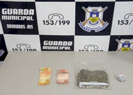 Adolescente é apreendido acusado de traficar maconha na Praça Antônio João