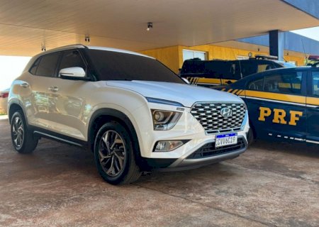 Carro roubado no Rio de Janeiro é recuperado pela PRF na fronteira e motorista acaba preso