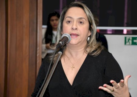 Lia Nogueira solicita pavimentação asfáltica para bairros de Dourados