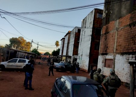 Operação com 273 policiais faz buscas em condomínio invadido
