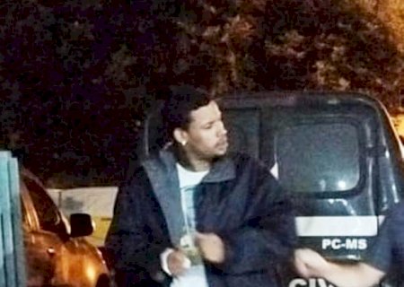 Polícia investiga carro roubado e acha entreposto de droga em Dourados