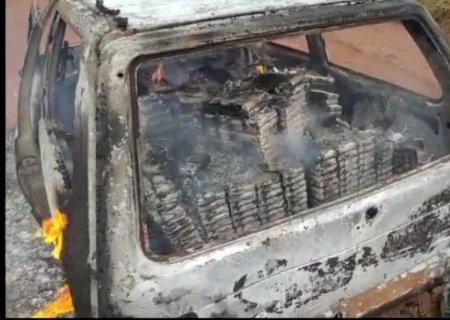 Veículo com cigarros do Paraguai é encontrado em chamas na fronteira