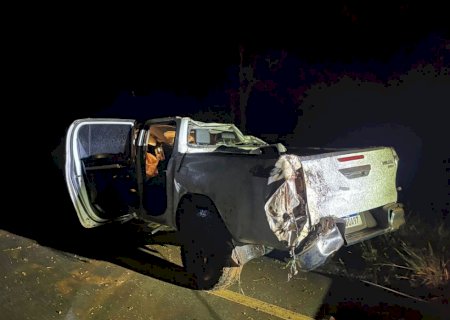 Francesa morre após carro colidir em traseira de caminhão na MS-178