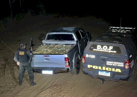 Veículo furtado em Dourados é apreendido com quase 900 quilos de maconha na fronteira