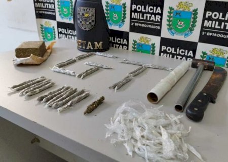 Polícia prende jovem e apreende adolescentes por tráfico de drogas