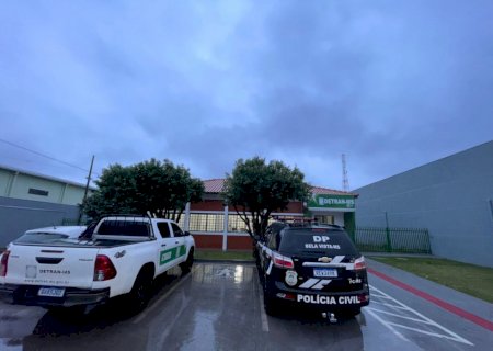 Polícia faz operação contra servidora do Detran acusada de corrupção