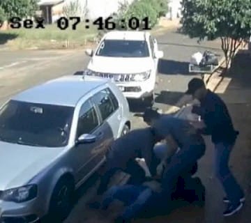Jornalista é perseguido e agredido por 4 homens que seriam policiais à paisana