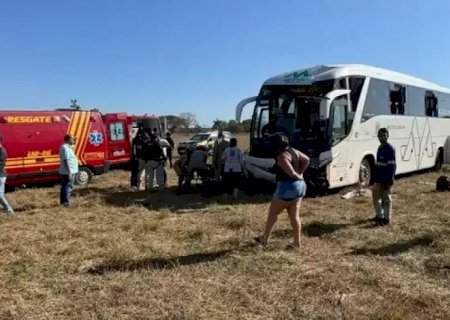 Motorista morre após peça de veículo se desprender e atingir ônibus