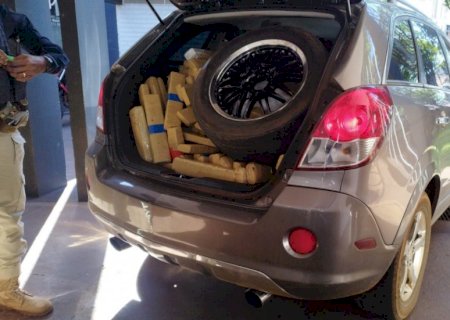 Gerente financeira é presa com maconha em Dourados