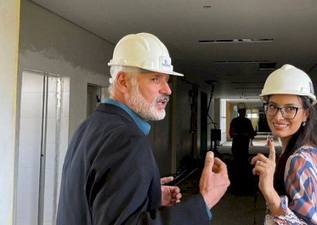 Superintendente federal visita hospital de Dourados