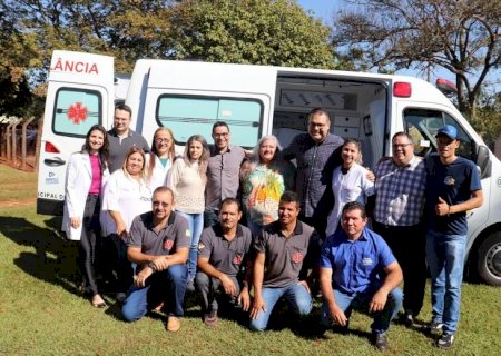 Prefeitura entrega Ambulância n° 4 com anúncio de reforma em Unidade de Saúde