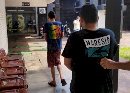 Dois homens são presos entregando crack no Vival dos Ipês