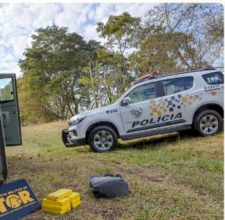 Mulher é presa pela PMR com tabletes de cocaína na mochila