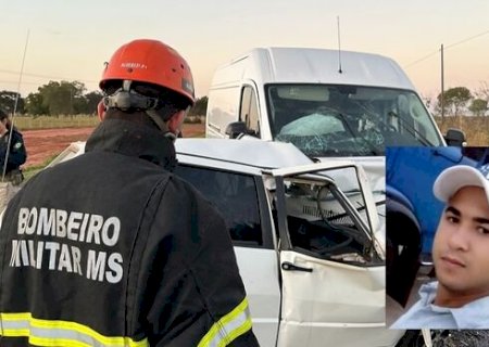 Motorista invade pista contrária, bate em van e morre em Nioaque