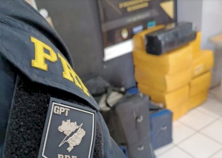 Carioca que bateu carro em poste ao fugir da PRF transportava 300 quilos de maconha