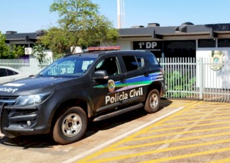 Marido arrasta esposa pelos cabelos após bebedeira em restaurante em Dourados