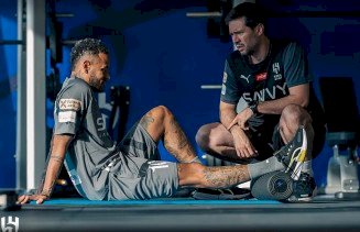 Neymar treina com restrições no Al-Hilal devido a lesões na coxa direita