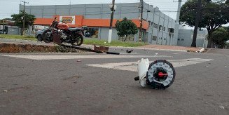 Motociclista fica em estado grave ao bater em traseira de carro em Dourados