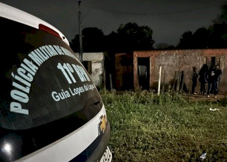 Homem é morto a facadas durante discussão em casa abandonada