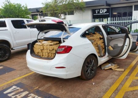 Após perseguição, PM apreende Cruze roubado em SC lotado de maconha
