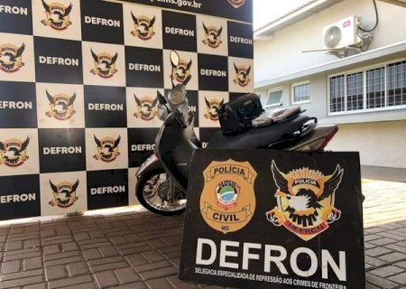 Defron Prende um Homem é Uma Mulher Com Cocaina em Dourados