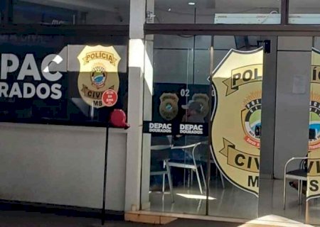 Mulher é ferida pelo marido e se esconde em banheiro de praça em Dourados para não ser morta