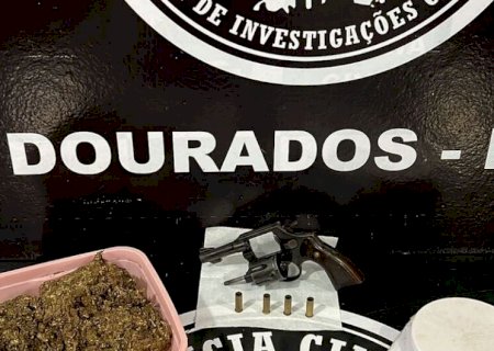 Polícia prende autor de disparos em bar e apreende armas e drogas