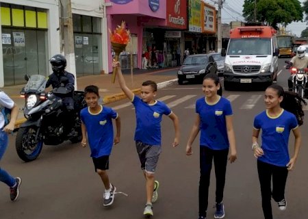 Com participação dos alunos da Reme, prefeitura dá início às atividades da Semana da Pátria