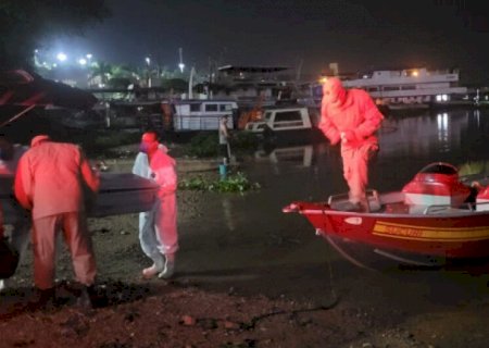 Corpo de idoso é encontrado boiando em rio