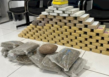 PRF apreende 110 quilos de cocaína em caminhão com cimento